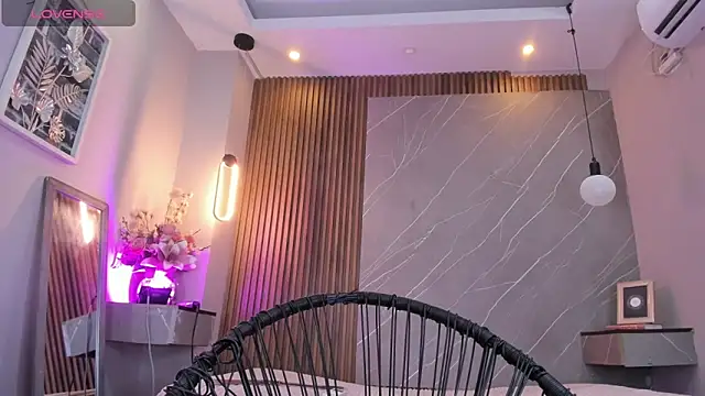 Snapshot of emma__rose1 chatting on 11/25/25, 02:22 emma rose1 online show from 11/25/25, 02:22