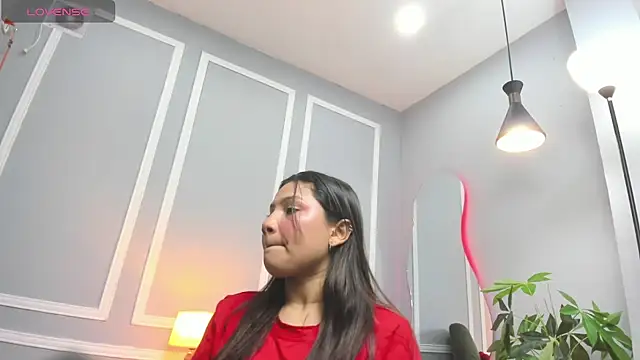 Snapshot of emma__rose1 chatting on 02/07/26, 07:50 emma rose1 online show from 02/07/26, 07:50