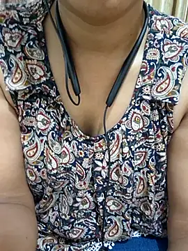 Queen Nora online show from 06/04/26, 02:45