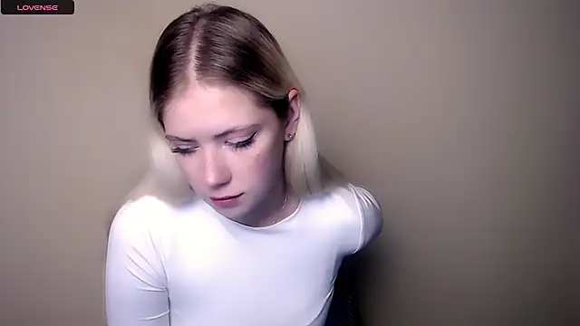 Snapshot of AliceHotty_ chatting on 09/11/25, 06:13 AliceHotty online show from 09/11/25, 06:13
