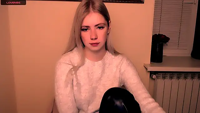 Snapshot of AliceHotty_ chatting on 10/19/25, 10:05 AliceHotty online show from 10/19/25, 10:05