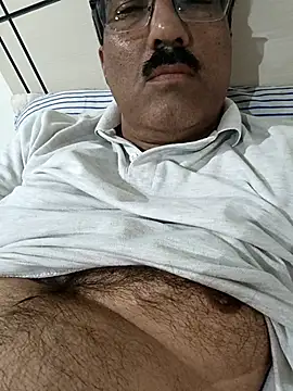 Snapshot of moonflower25 chatting on 10/23/25, 05:12 moonflower25 online show from 10/23/25, 05:12