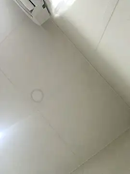 Snapshot of moonflower25 chatting on 10/28/25, 05:26 moonflower25 online show from 10/28/25, 05:26