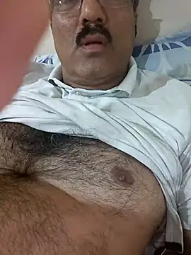 Snapshot of moonflower25 chatting on 10/31/25, 11:11 moonflower25 online show from 10/31/25, 11:11