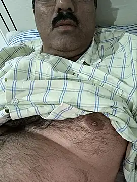 Snapshot of moonflower25 chatting on 11/01/25, 01:46 moonflower25 online show from 11/01/25, 01:46