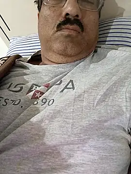 Snapshot of moonflower25 chatting on 11/02/25, 03:31 moonflower25 online show from 11/02/25, 03:31