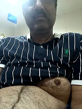 Snapshot of moonflower25 chatting on 11/08/25, 04:45 moonflower25 online show from 11/08/25, 04:45