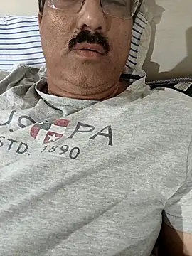 Snapshot of moonflower25 chatting on 11/08/25, 08:07 moonflower25 online show from 11/08/25, 08:07