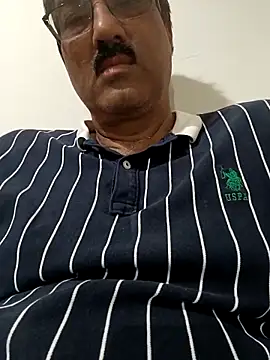 Snapshot of moonflower25 chatting on 11/12/25, 06:36 moonflower25 online show from 11/12/25, 06:36