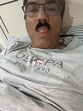 Snapshot of moonflower25 chatting on 11/14/25, 06:50 moonflower25 online show from 11/14/25, 06:50