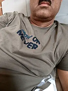 Snapshot of moonflower25 chatting on 12/04/25, 03:49 moonflower25 online show from 12/04/25, 03:49