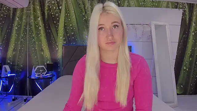 HollyTailors online show from 04/01/26, 05:30