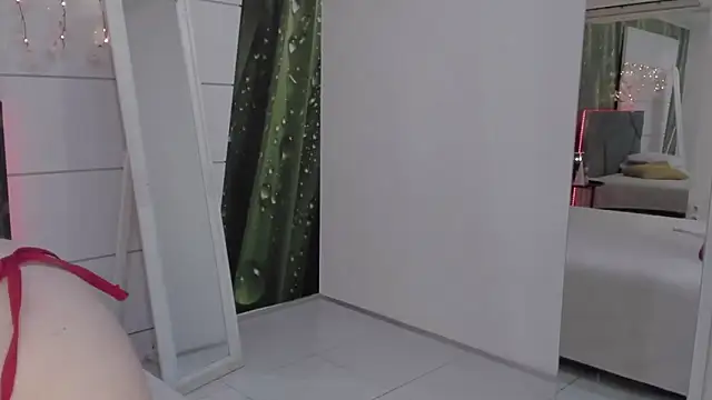 HollyTailors online show from 04/02/26, 05:38