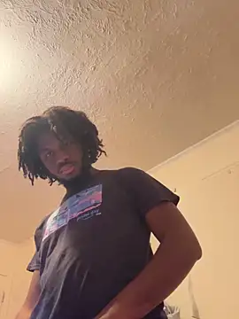 Snapshot of ThickDic28 chatting on 10/31/25, 01:39 ThickDic28 online show from 10/31/25, 01:39