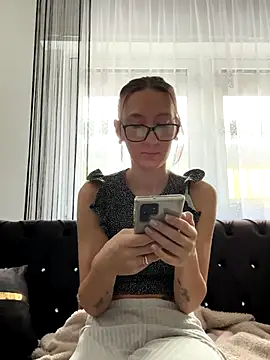 Snapshot of Emilia_Mausi chatting on 10/12/25, 09:08 Emilia Mausi online show from 10/12/25, 09:08