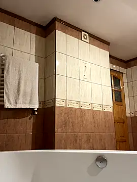 Snapshot of Emilia_Mausi chatting on 10/19/25, 06:19 Emilia Mausi online show from 10/19/25, 06:19