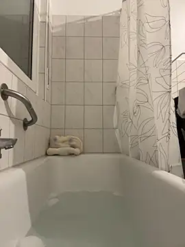 Snapshot of Emilia_Mausi chatting on 11/28/25, 08:55 Emilia Mausi online show from 11/28/25, 08:55