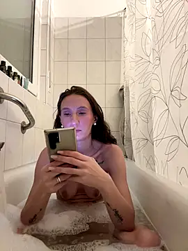 Emilia Mausi online show from 12/21/25, 07:43