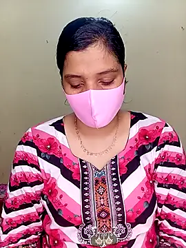 Rose-luckey online show from 01/11/26, 12:32