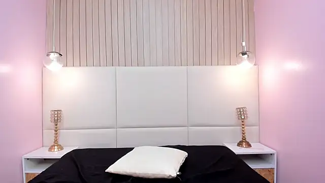 MelanyWayne  online show from 04/11/26, 12:20