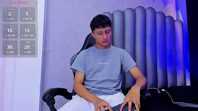  Leohot  online show from 11/26/25, 04:24