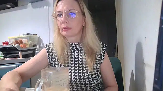 Snapshot of Sweetmurrr chatting on 07/14/26, 12:35 Sweetmurrr online show from 07/14/26, 12:35