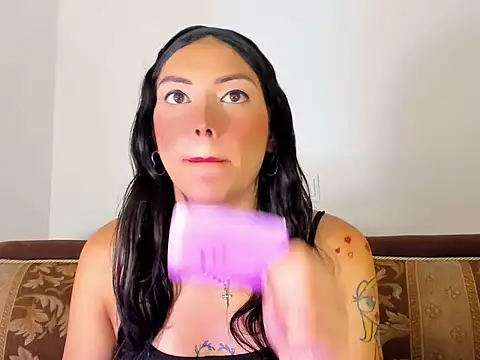 Snapshot of Megan_Gil_ chatting on 10/03/25, 12:57 Megan Gil online show from 10/03/25, 12:57