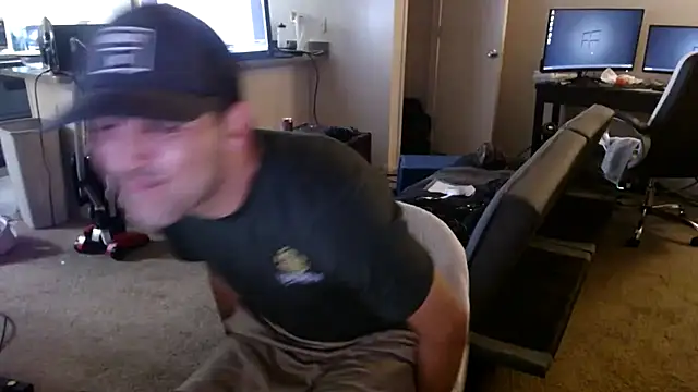 Snapshot of TypicalDepot5 chatting on 10/04/25, 12:14 TypicalDepot5 online show from 10/04/25, 12:14