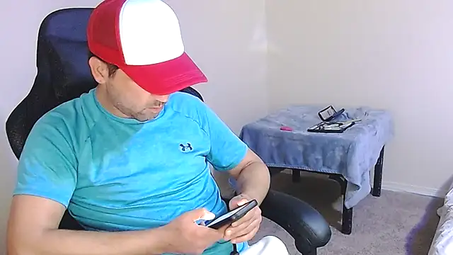 Snapshot of TypicalDepot5 chatting on 11/17/25, 04:18 TypicalDepot5 online show from 11/17/25, 04:18