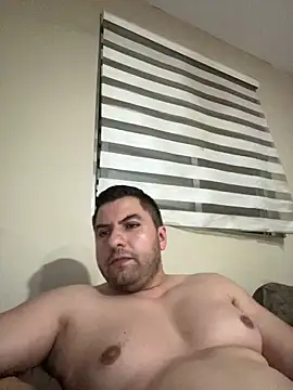 Snapshot of raulgzz4 chatting on 05/19/26, 04:52 raulgzz4 online show from 05/19/26, 04:52