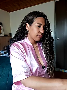 IVONNE COLLINS33 online show from 11/29/25, 03:59