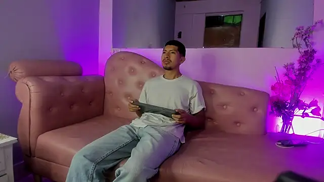 Snapshot of AxelAndJeremy chatting on 09/26/25, 02:48 AxelAndJeremy online show from 09/26/25, 02:48