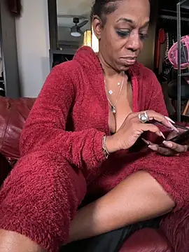 Snapshot of Kennady_Buxum_Goddess chatting on 10/05/25, 10:40 Kennady Buxum Goddess online show from 10/05/25, 10:40