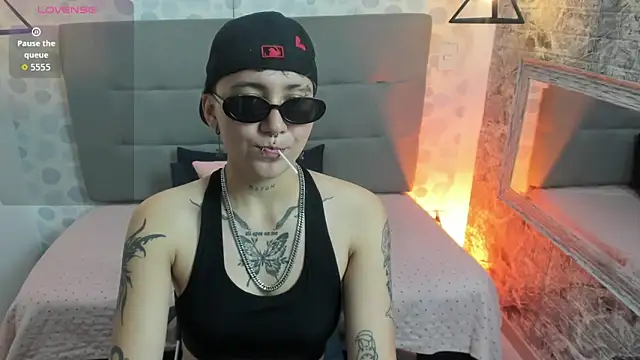 Snapshot of emahills__axelrose chatting on 10/12/25, 05:06 emahills  axelrose online show from 10/12/25, 05:06