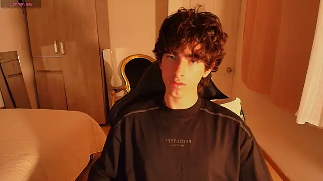 Nude Boy18 online show from 09/20/25, 09:54