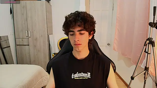 Nude Boy18 online show from 09/21/25, 01:51