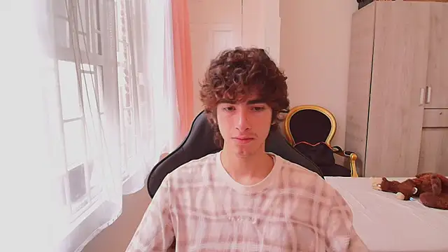 Nude Boy18 online show from 10/09/25, 03:32