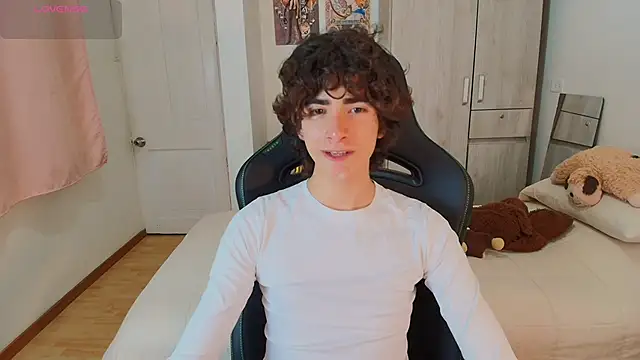 Nude Boy18 online show from 12/16/25, 02:27