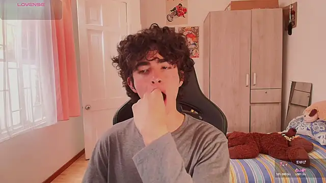Nude Boy18 online show from 04/24/26, 08:11