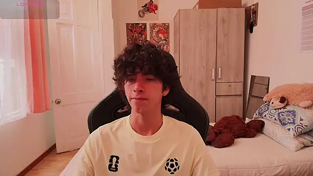 Nude Boy18 online show from 04/25/26, 08:17