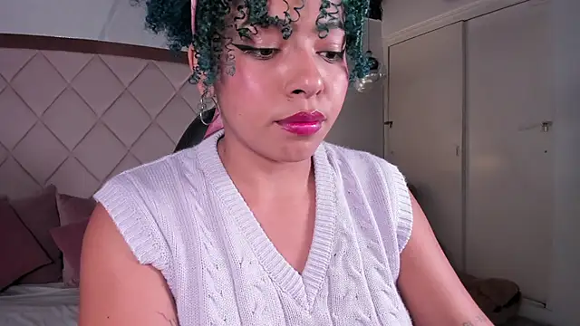 Snapshot of momo_ayasse chatting on 11/11/25, 09:48 momo ayasse online show from 11/11/25, 09:48