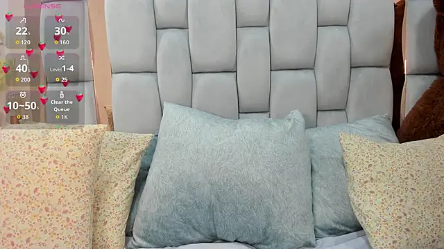 Snapshot of momo_ayasse chatting on 11/16/25, 03:34 momo ayasse online show from 11/16/25, 03:34