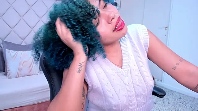 Snapshot of momo_ayasse chatting on 11/26/25, 09:49 momo ayasse online show from 11/26/25, 09:49