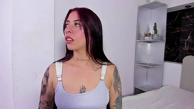 Snapshot of Maazikeen chatting on 10/15/25, 04:12 Maazikeen online show from 10/15/25, 04:12