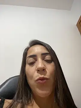 lucioliveira online show from 03/13/26, 02:07