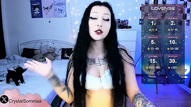 Snapshot of Crystal_somnia chatting on 10/23/25, 04:23 Crystal somnia online show from 10/23/25, 04:23