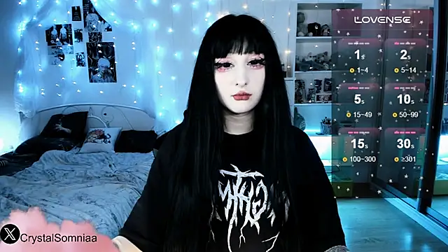 Snapshot of Crystal_somnia chatting on 12/20/25, 07:43 Crystal somnia online show from 12/20/25, 07:43