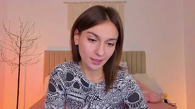 Little mia   online show from 11/13/25, 09:03