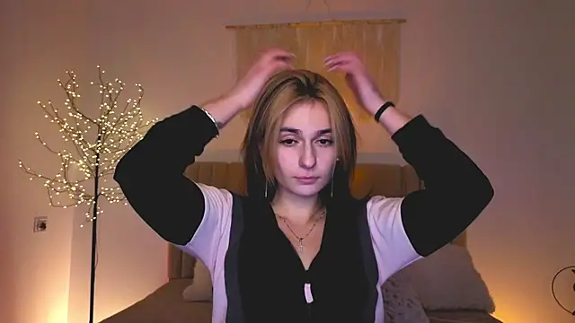 Little mia   online show from 03/24/26, 10:26