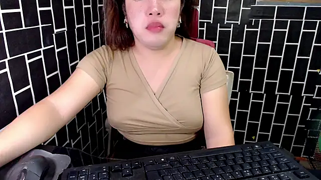 Snapshot of xUrDreamSlutWhore chatting on 09/09/25, 04:06 xUrDreamSlutWhore online show from 09/09/25, 04:06